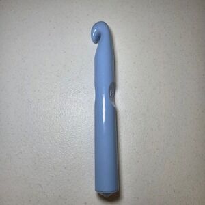Boye T30 30mm Large Crochet Hook Blue Plastic Jumbo Ergonomic 10 Inch